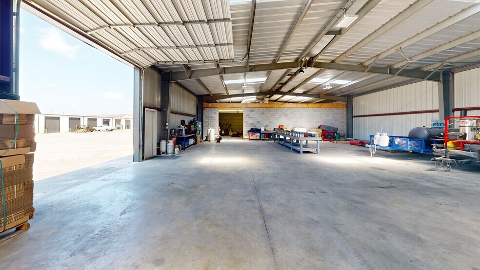 More Photos Of 1695 Electric Ave, Springdale Warehouse For Lease