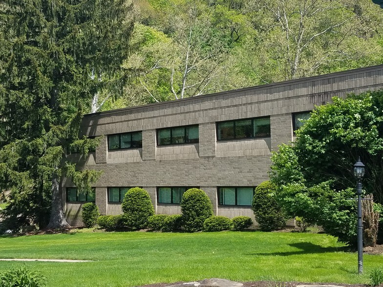 More Photos Of 4068 Mt Royal Blvd, Allison Park Medical For Lease