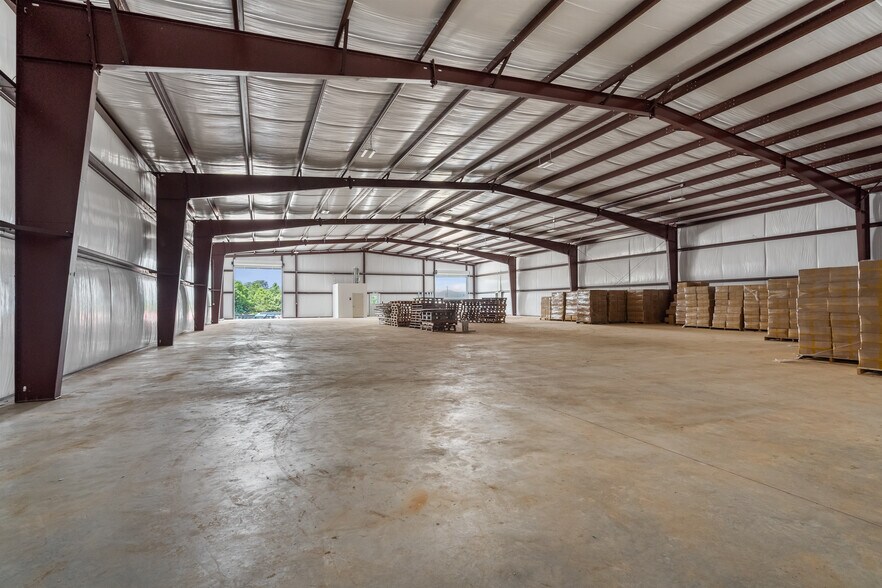 More Photos Of 27 Airport Business, Jasper Warehouse For Lease