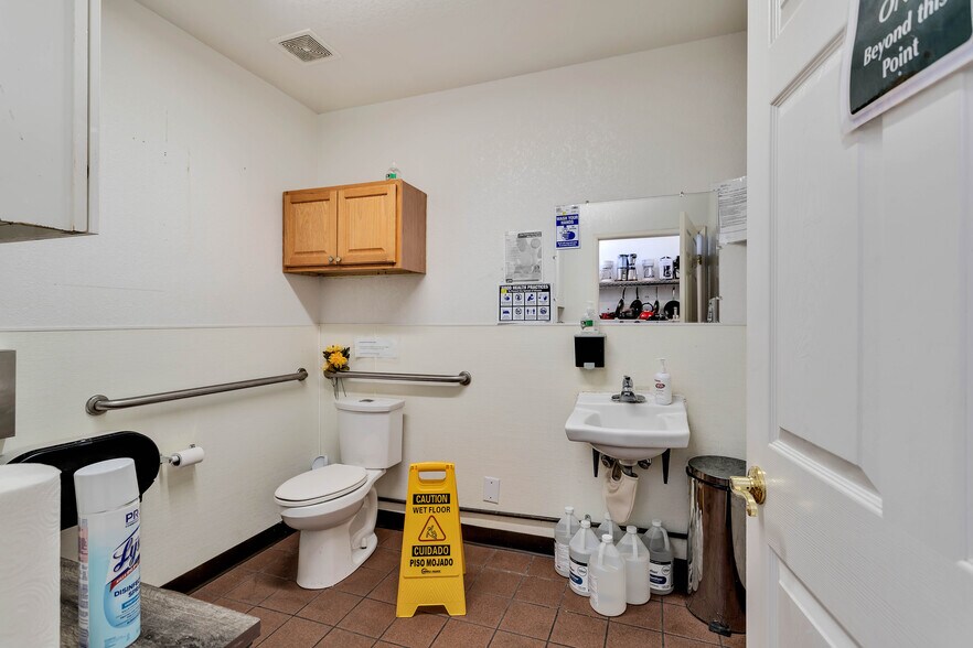 More Photos Of 56300 29 Palms Hwy, Yucca Valley Medical For Sale