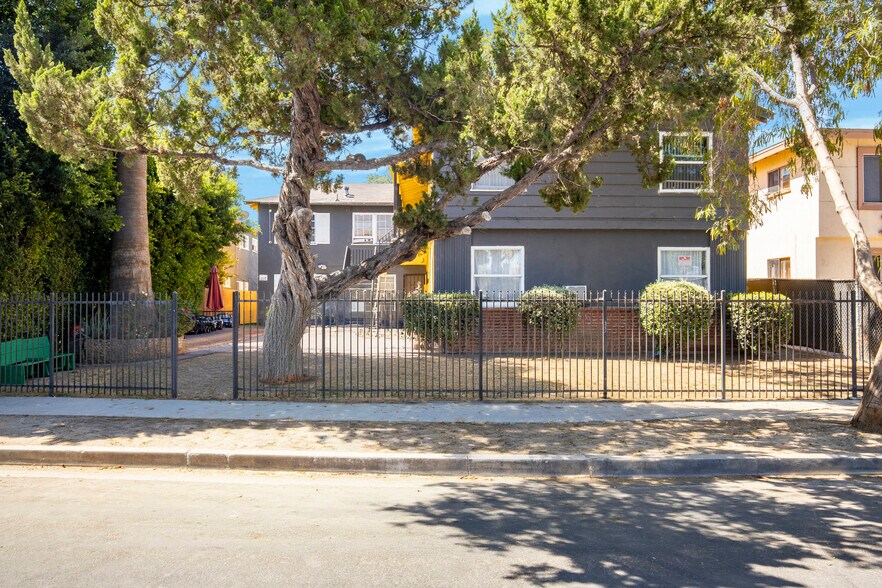More Photos Of 20542 Hartland St, Winnetka Apartments For Sale