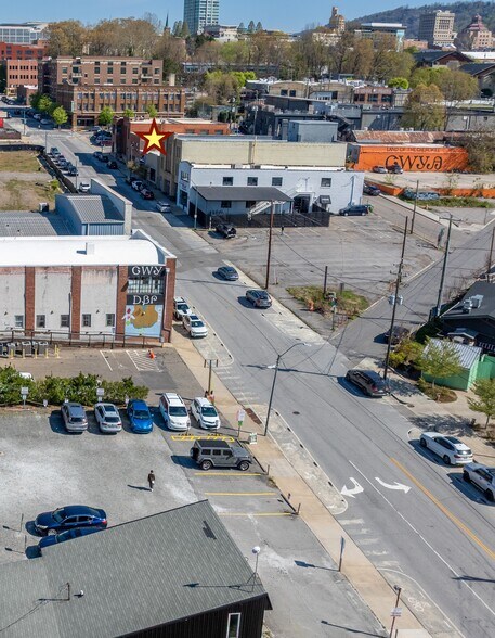More Photos Of 186 Coxe Ave, Asheville Showroom For Sale