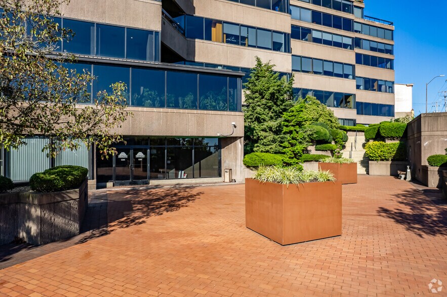 More Photos Of 1301 Grandview Ave, Pittsburgh Office For Lease