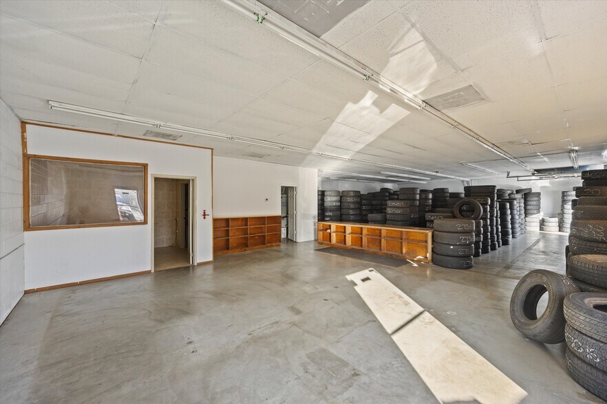 More Photos Of 2845 Western Ave, Knoxville Auto Repair For Sale