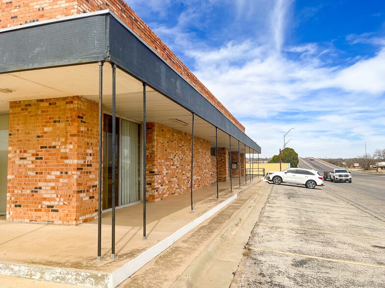 More Photos Of 711 E 3rd St, Big Spring Office For Lease