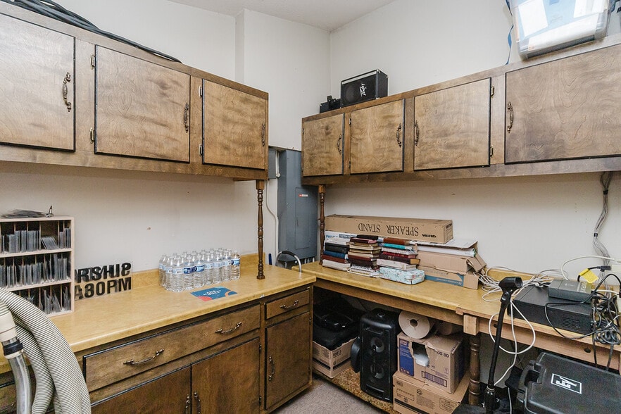 More Photos Of 1319 E 17th Ave, Hutchinson Religious Facility For Sale