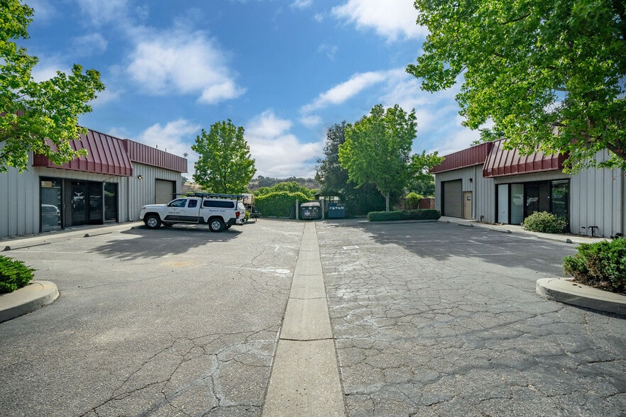 More Photos Of 708 Paso Robles St, Paso Robles Warehouse For Lease