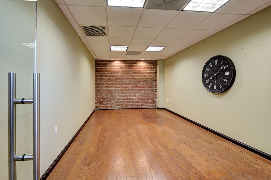 More Photos Of 1008 W Main St, Oklahoma City Office For Lease