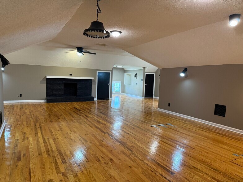 More Photos Of 581 W Main St, Spartanburg Office Residential For Lease