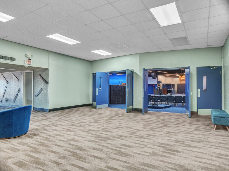 More Photos Of 824 W Pipeline Rd, Hurst Religious Facility For Sale