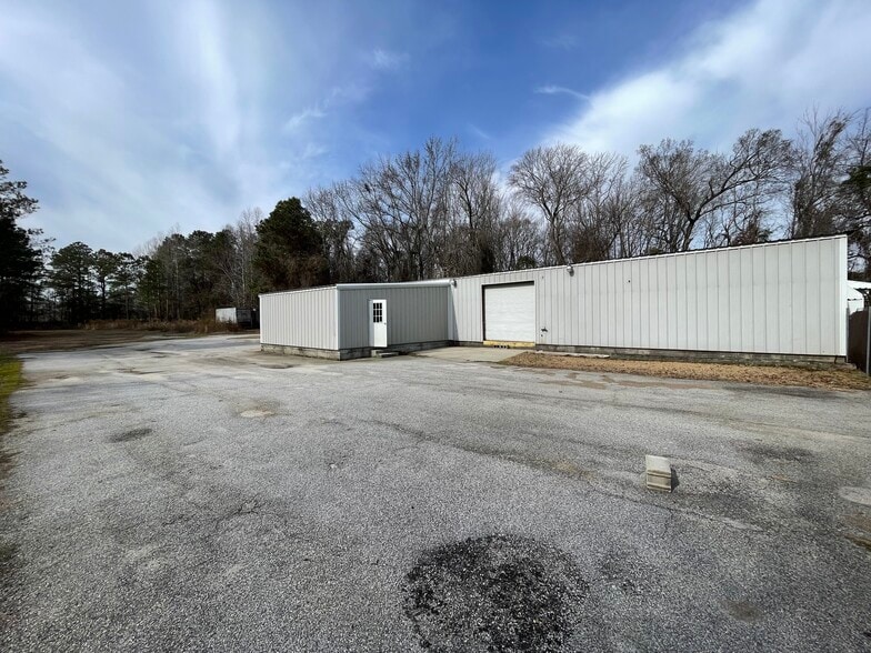 More Photos Of 2160 Thomas Sumter Hwy, Sumter Flex For Lease