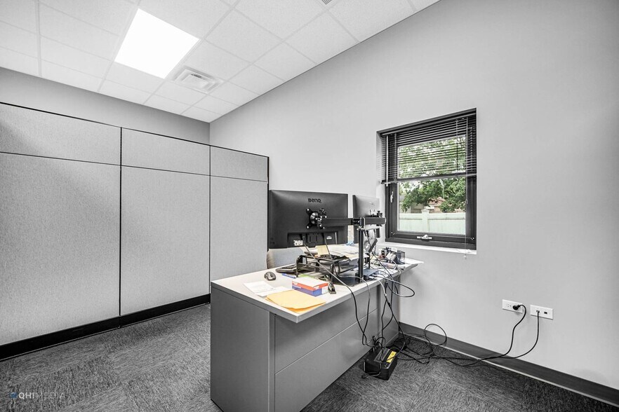 More Photos Of 1227 N Cedar Rd, New Lenox Office For Lease