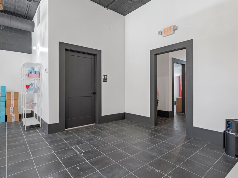 More Photos Of 14 Lodge St, Asheville Storefront Retail Office For Lease