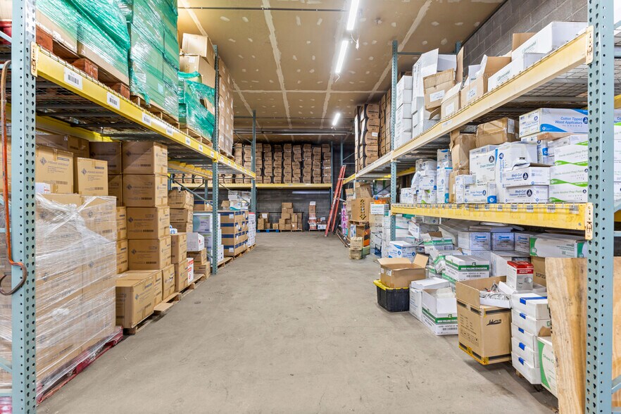 More Photos Of 26289 W Eight Mile Rd, Redford Township Manufacturing For Lease