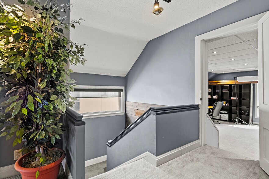 More Photos Of 196 King St, St Catharines Office For Sale