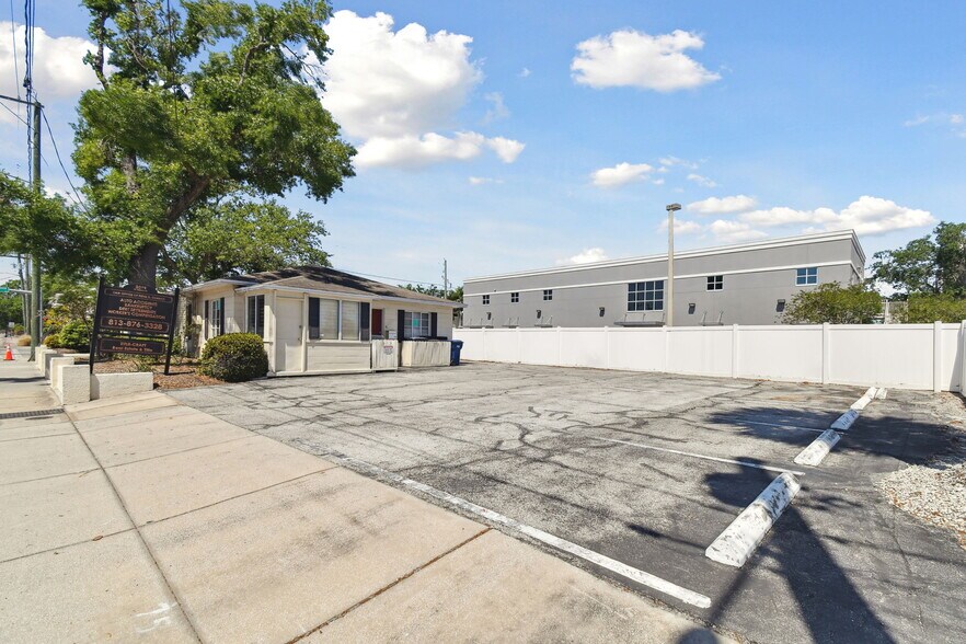 More Photos Of 3019 W Azeele St, Tampa Loft Creative Space For Sale