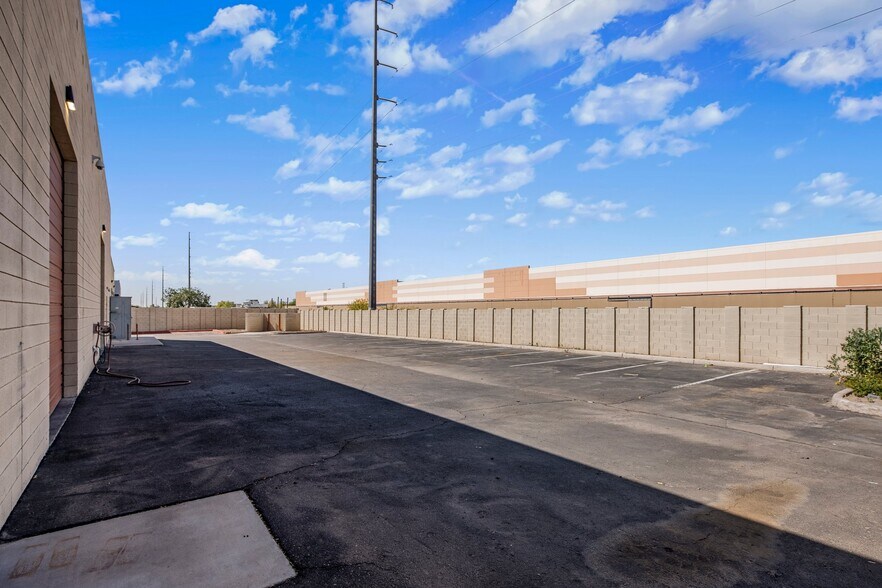 More Photos Of 264 S Hamilton Pl, Gilbert Warehouse For Lease