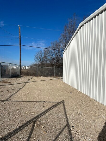 More Photos Of 5051 David Strickland Rd, Fort Worth Warehouse For Lease