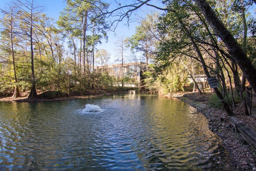 More Photos Of 2020 N Loop Fwy W, Houston Office For Lease