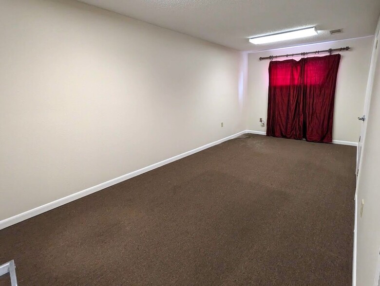 More Photos Of 214 S Burnside Ave, Gonzales Medical For Lease