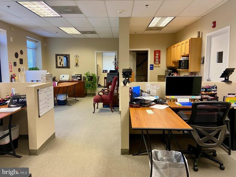 More Photos Of 240-252 Airport Rd, Winchester Light Distribution For Sale