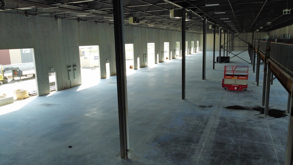 More Photos Of 5495 61 Ave SE, Calgary Service For Sale