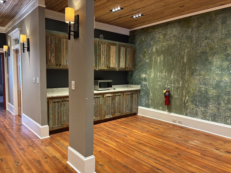 More Photos Of 14B E Candler st, Winder Office For Lease