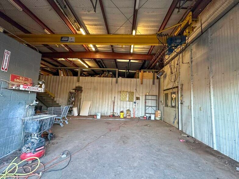 More Photos Of 17201 S Highway 81, Bison Warehouse For Sale