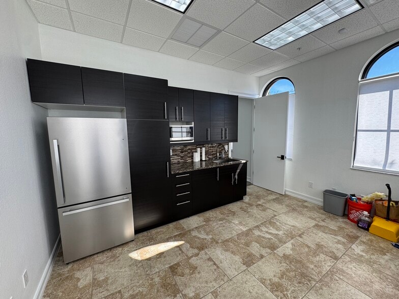 More Photos Of 13421 Parker Commons Blvd, Fort Myers Medical For Sale