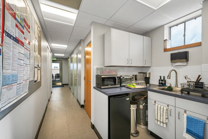 More Photos Of 36 W Water St, Wakefield Office For Sale