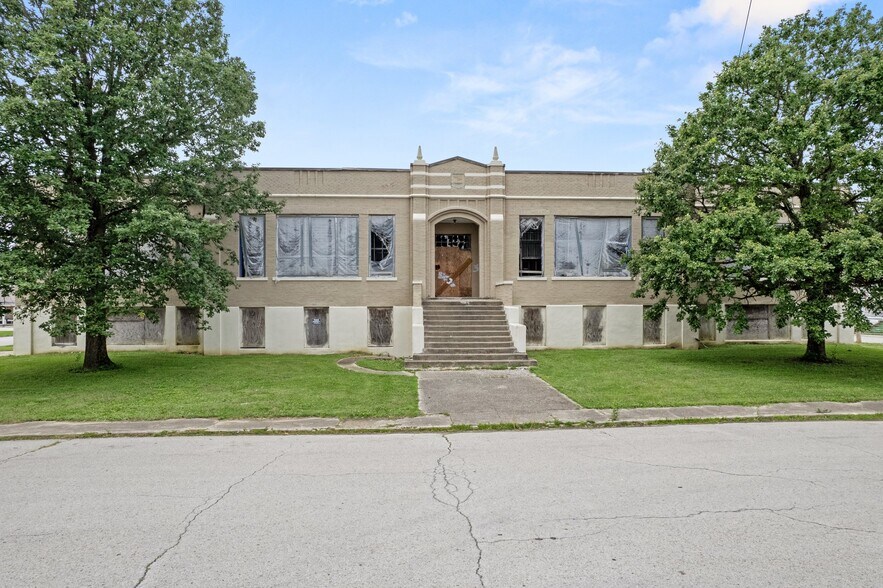 More Photos Of 300 W State St, Georgetown Apartments For Sale