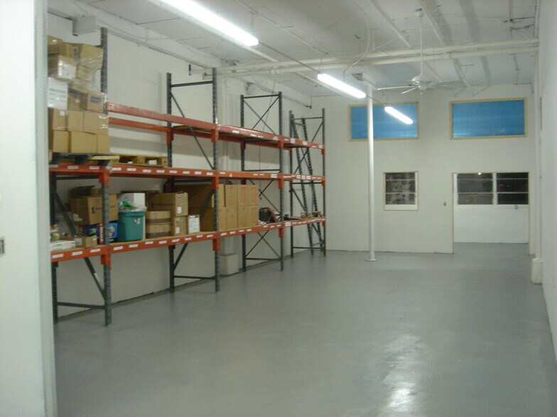 More Photos Of 32 Noble St, Newark Warehouse For Lease
