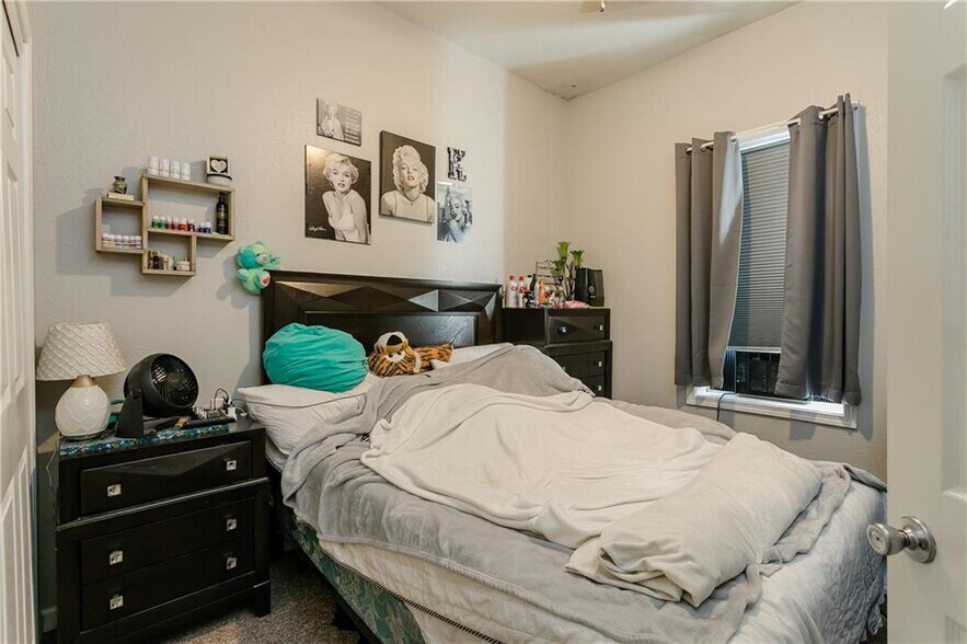 More Photos Of 3829 N Main St, Marion Storefront Retail Residential For Sale