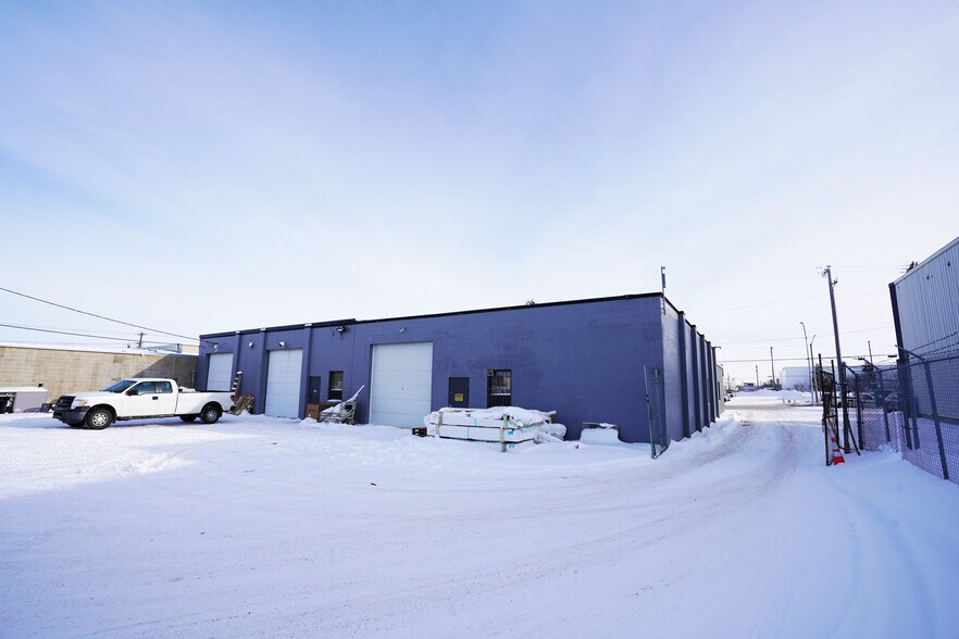 More Photos Of 11122 156 St NW, Edmonton Warehouse For Lease