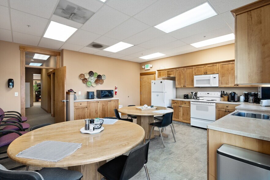 More Photos Of 270 E Sun Ranch Dr, Sisters Industrial For Sale