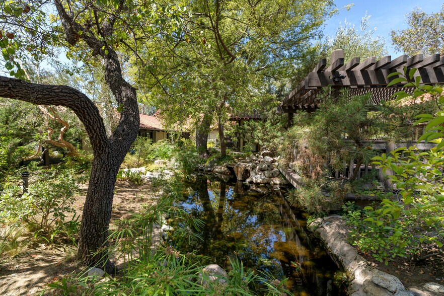 More Photos Of 23501 Park Sorrento, Calabasas Loft Creative Space For Sale