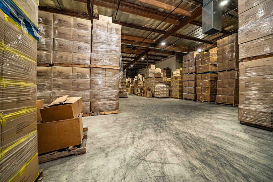 More Photos Of 2001 Saturn St, Monterey Park Light Distribution For Sale