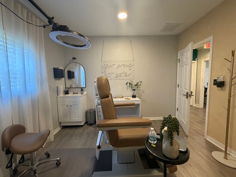 More Photos Of 5807 Argerian Dr, Wesley Chapel Office For Lease