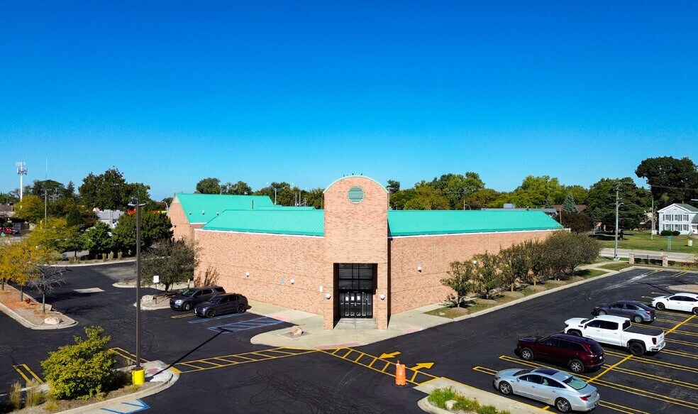More Photos Of 19715-19855 W Twelve Mile Rd, Southfield Unknown For Lease