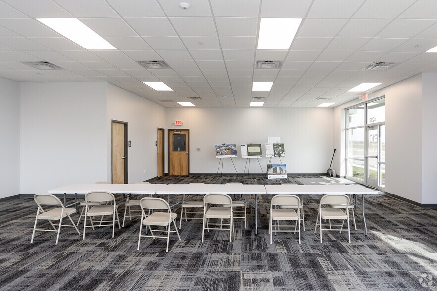 More Photos Of 4212 Owens Farm Ct, Greenfield Distribution For Lease