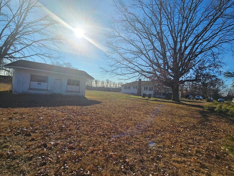 More Photos Of 871 Corkery Ln, Williamstown Apartments For Sale