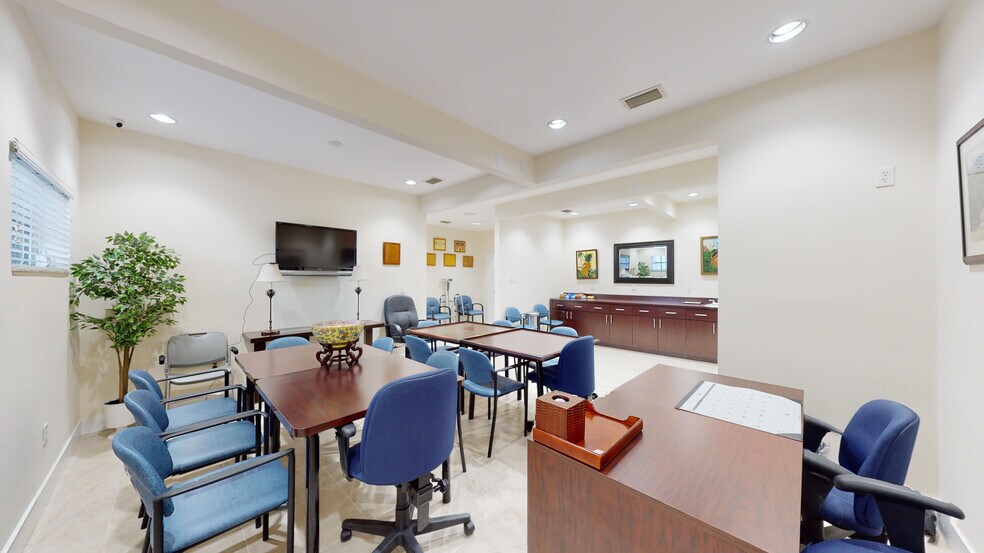 More Photos Of 235 W 49th St, Hialeah Medical For Sale