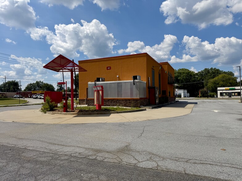 More Photos Of 302 N Main St, Cedartown Freestanding For Lease
