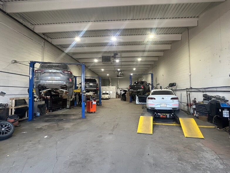 More Photos Of 3514 73rd Ave SE, Calgary Warehouse For Lease