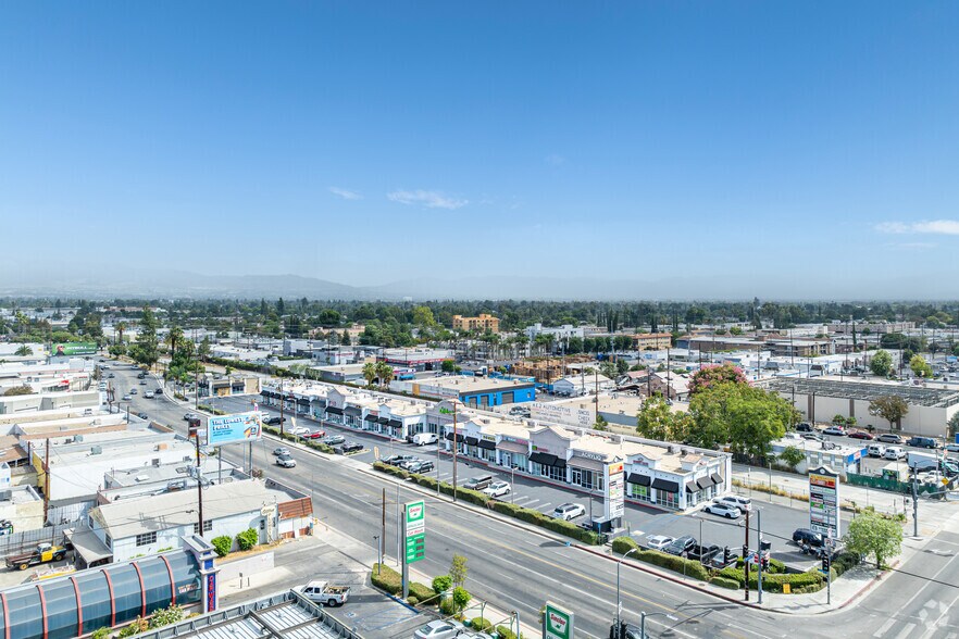 More Photos Of 21355 Sherman Way, Canoga Park Storefront For Lease