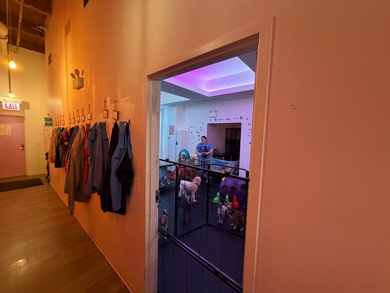 More Photos Of 819-823 W Eastman St, Chicago Freestanding For Lease