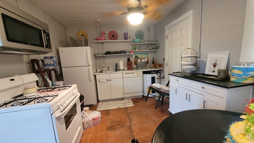 More Photos Of 108 Hood St, Rockport Storefront Retail Residential For Sale