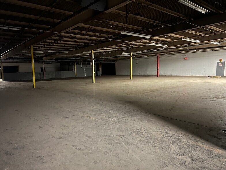 More Photos Of 44-49 Venner Rd, Amsterdam Manufacturing For Lease