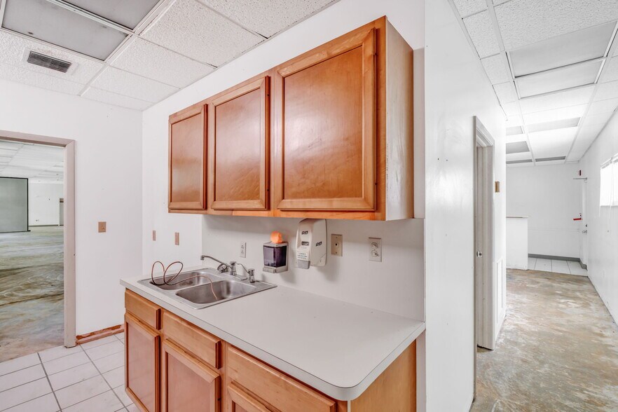 More Photos Of 14 125th Street Gulf, Marathon Office Residential For Sale