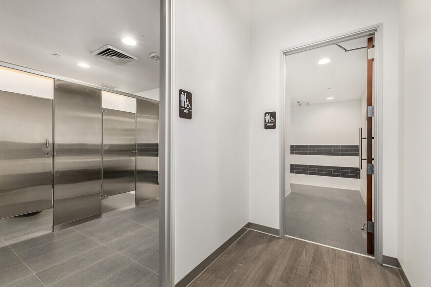 More Photos Of 450 N 54th St, Chandler Distribution For Lease